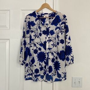 C&E winter floral tunic blouse with quarter length sleeves.